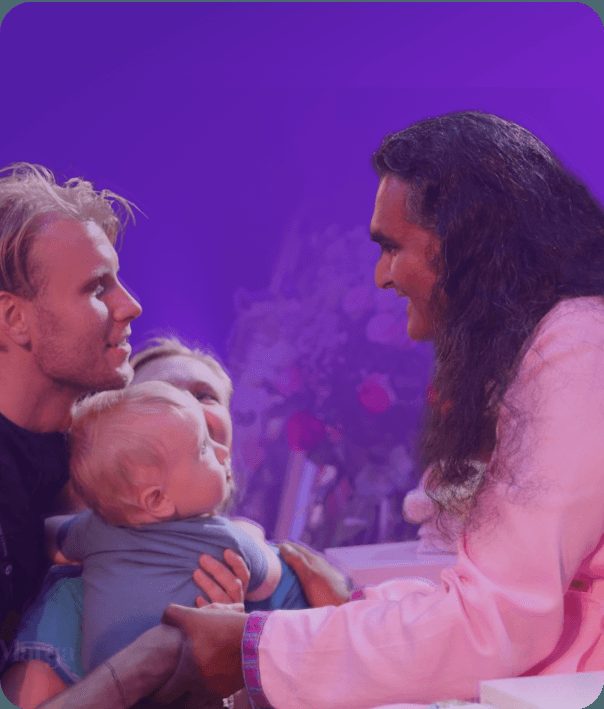 Paramahamsa Vishwananda avec une famille